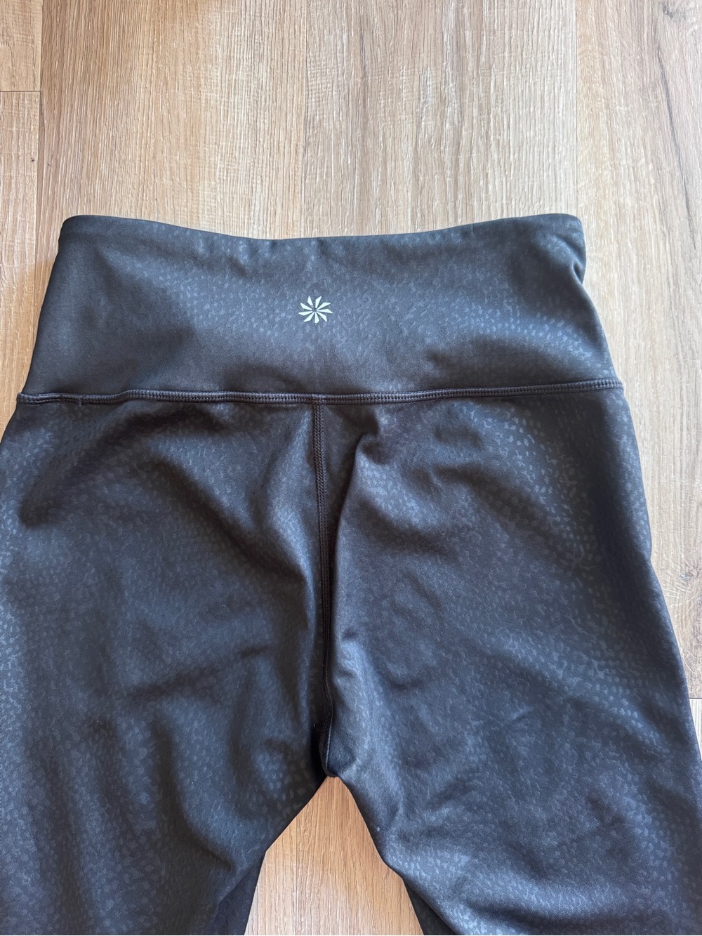 Athleta Elation High Rise Matte Foil Print 7/8 Legging XS Black - Picture 2 of 7